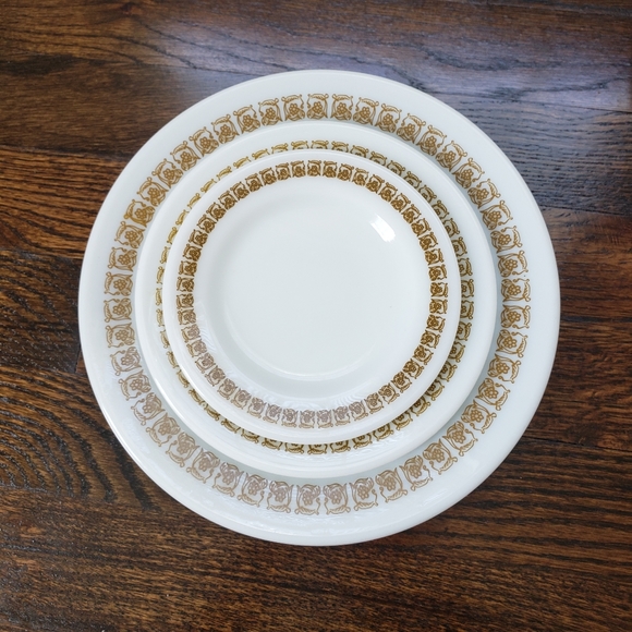 Pyrex Tableware Tiburon Plate Set - Picture 3 of 5